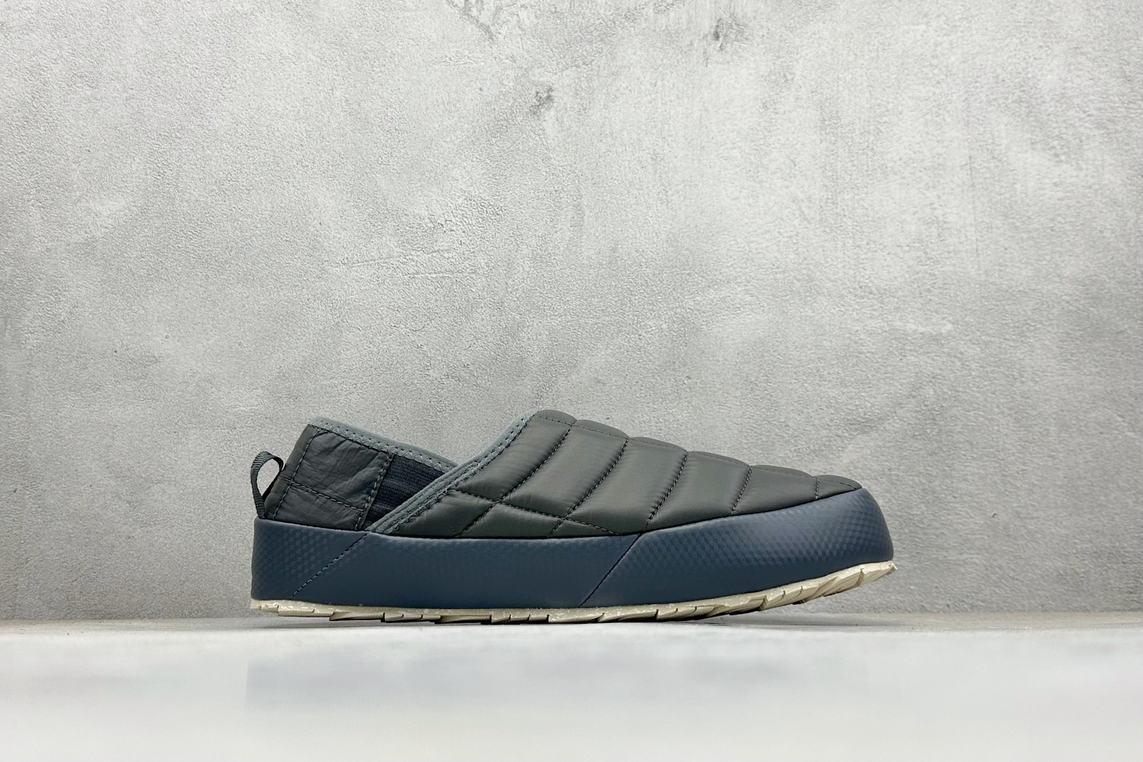 140 The North Face Thermoball Traction 北面冬季加绒透气轻盈一脚蹬休闲套鞋 NFOA3VIH-VFO