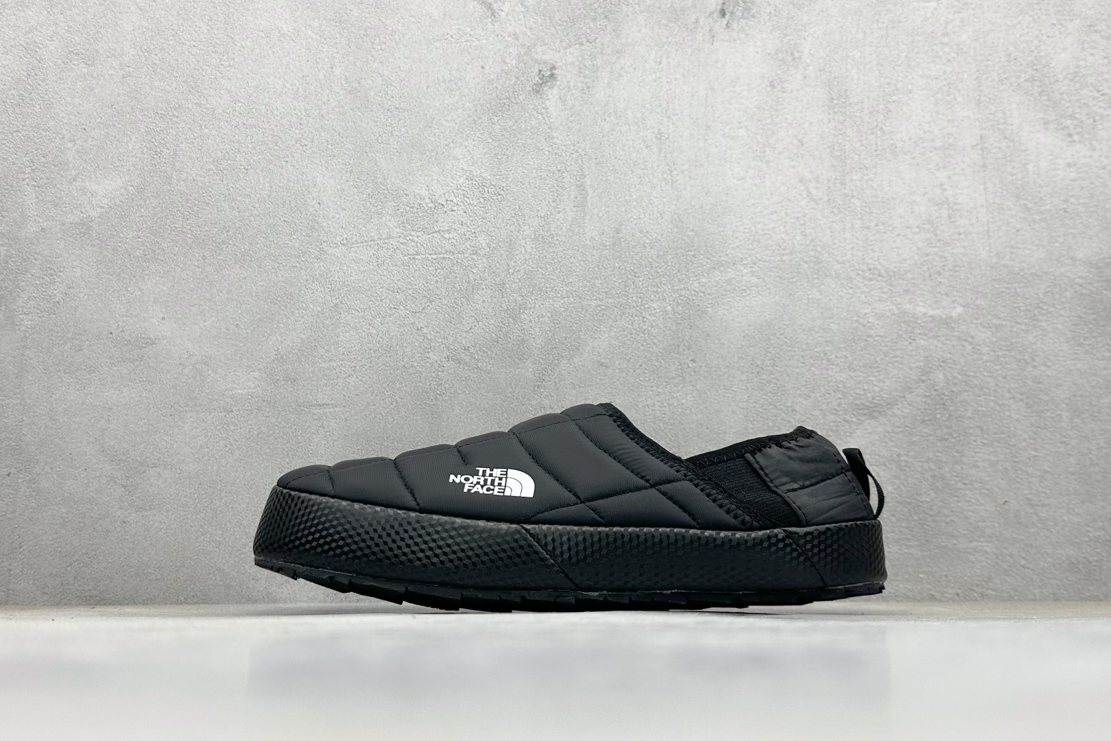 140 The North Face Thermoball Traction 北面冬季加绒透气轻盈一脚蹬休闲套鞋 NFOA3UZN-KY4-Chinese UA Cheap High Quatity Brand Clothes Bags handbags Sneakers wholesale wholesaler seller from China Factory suppliers Fashion Clothing Shoes best Quality Beautiful Price 140 The North Face Thermoball Traction 北面冬季加绒透气轻盈一脚蹬休闲套鞋 NFOA3UZN-KY4