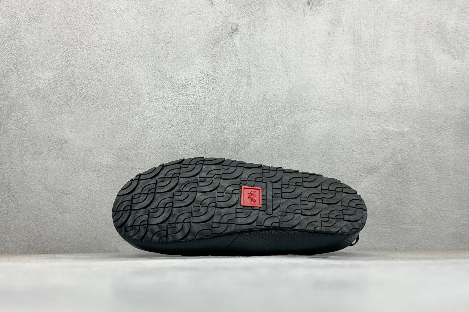 140 The North Face Thermoball Traction 北面冬季加绒透气轻盈一脚蹬休闲套鞋 NFOA3UZN-KY4-Chinese UA Cheap High Quatity Brand Clothes Bags handbags Sneakers wholesale wholesaler seller from China Factory suppliers Fashion Clothing Shoes best Quality Beautiful Price 140 The North Face Thermoball Traction 北面冬季加绒透气轻盈一脚蹬休闲套鞋 NFOA3UZN-KY4