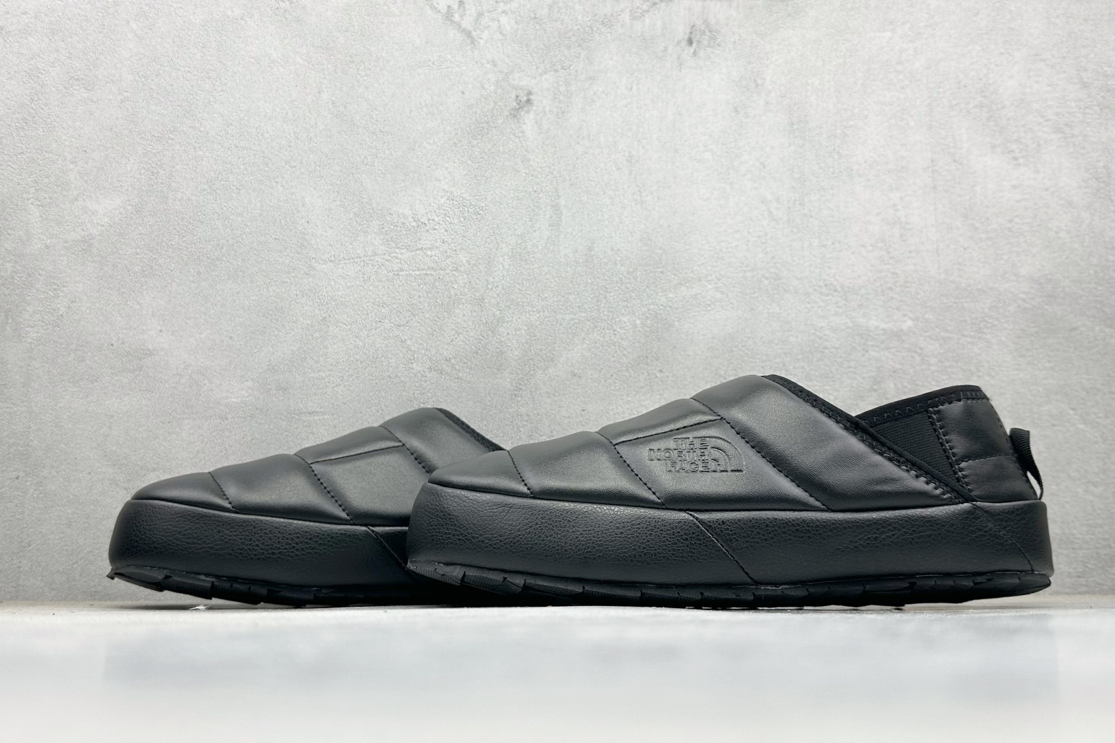 140 The North Face Thermoball Traction 北面冬季加绒透气轻盈一脚蹬休闲套鞋 NS85R704A