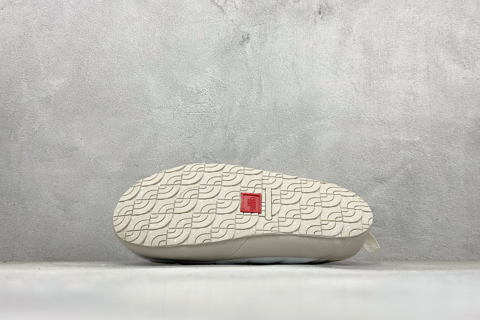 140 The North Face Thermoball Traction 北面冬季加绒透气轻盈一脚蹬休闲套鞋 NFOA7W4L-32F-Chinese UA Cheap High Quatity Brand Clothes Bags handbags Sneakers wholesale wholesaler seller from China Factory suppliers Fashion Clothing Shoes best Quality Beautiful Price 140 The North Face Thermoball Traction 北面冬季加绒透气轻盈一脚蹬休闲套鞋 NFOA7W4L-32F