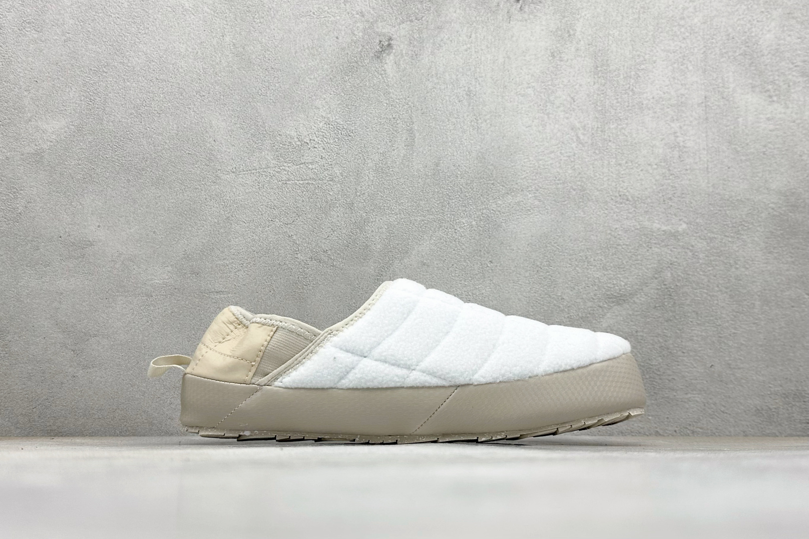 140 The North Face Thermoball Traction 北面冬季加绒透气轻盈一脚蹬休闲套鞋 NFOA7W4L-32F-Chinese UA Cheap High Quatity Brand Clothes Bags handbags Sneakers wholesale wholesaler seller from China Factory suppliers Fashion Clothing Shoes best Quality Beautiful Price 140 The North Face Thermoball Traction 北面冬季加绒透气轻盈一脚蹬休闲套鞋 NFOA7W4L-32F