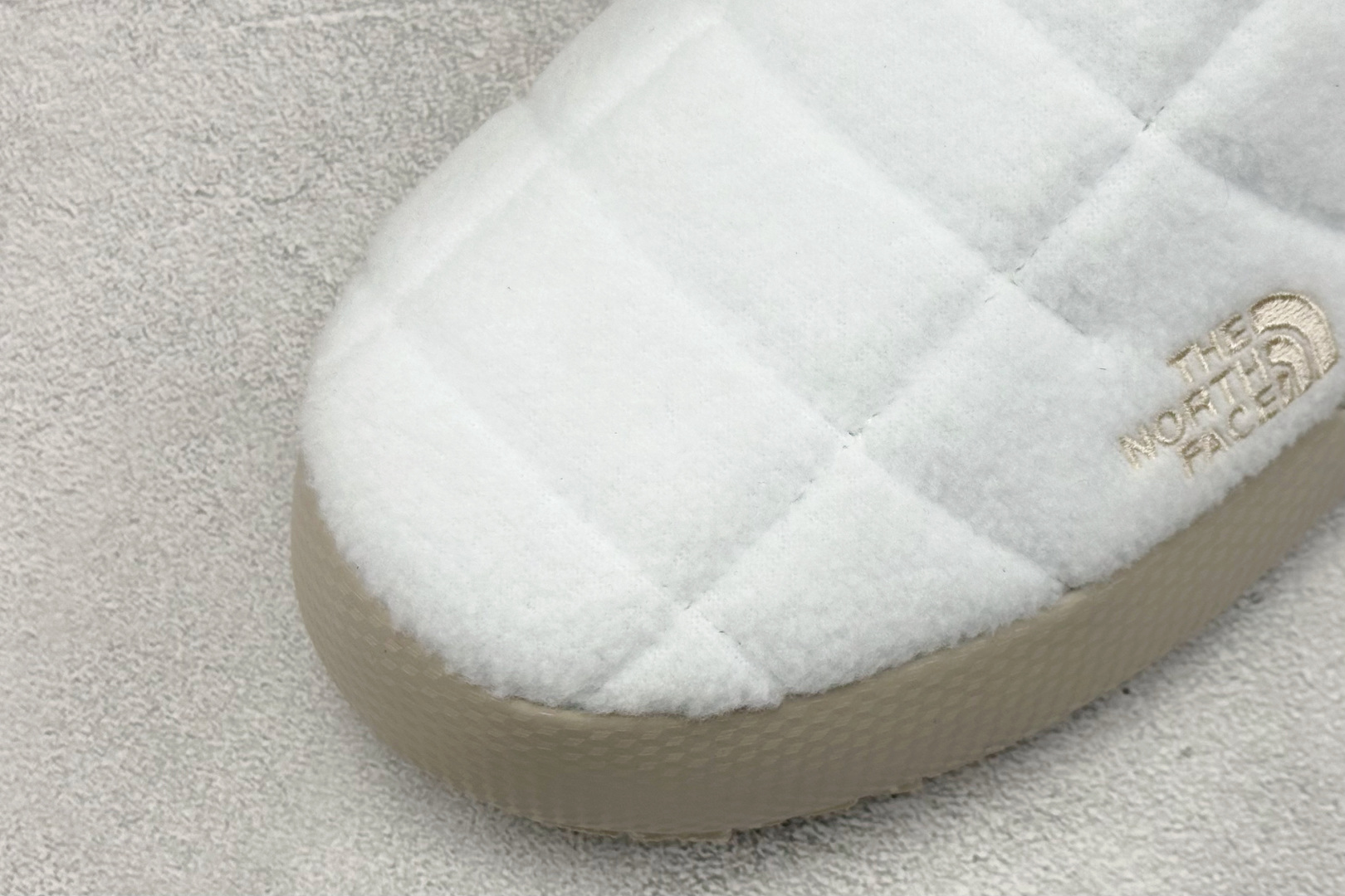 140 The North Face Thermoball Traction 北面冬季加绒透气轻盈一脚蹬休闲套鞋 NFOA7W4L-32F-Chinese UA Cheap High Quatity Brand Clothes Bags handbags Sneakers wholesale wholesaler seller from China Factory suppliers Fashion Clothing Shoes best Quality Beautiful Price 140 The North Face Thermoball Traction 北面冬季加绒透气轻盈一脚蹬休闲套鞋 NFOA7W4L-32F