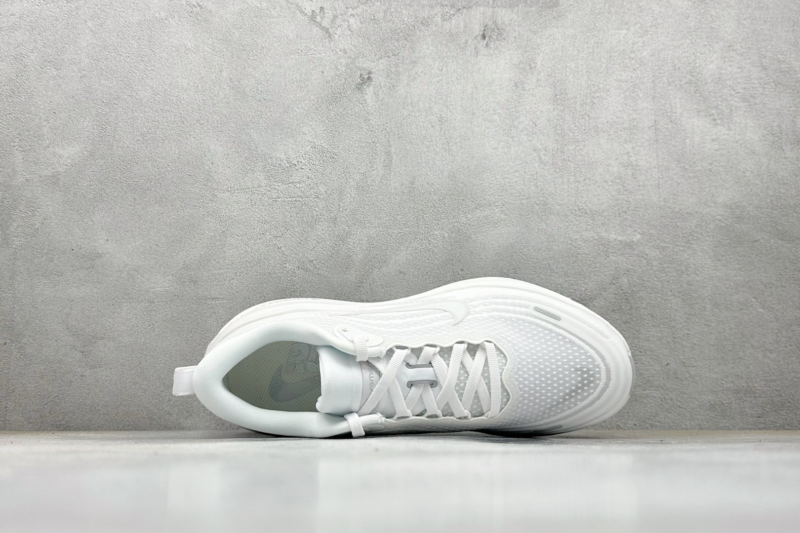 Nike VOMERO PLUS 舒适减震防滑 低帮跑步鞋 全掌ReactX泡绵中底 HV8150-102