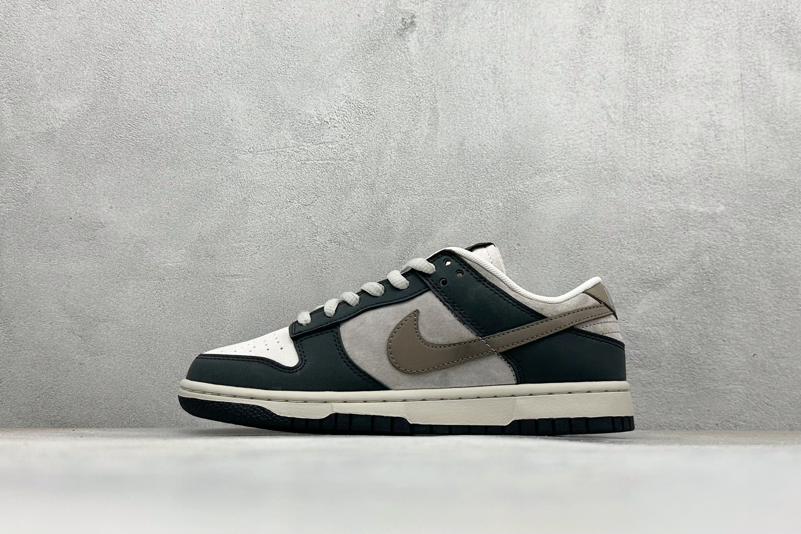 220 Nike SB Dunk Low 低帮板鞋 DM0807-300