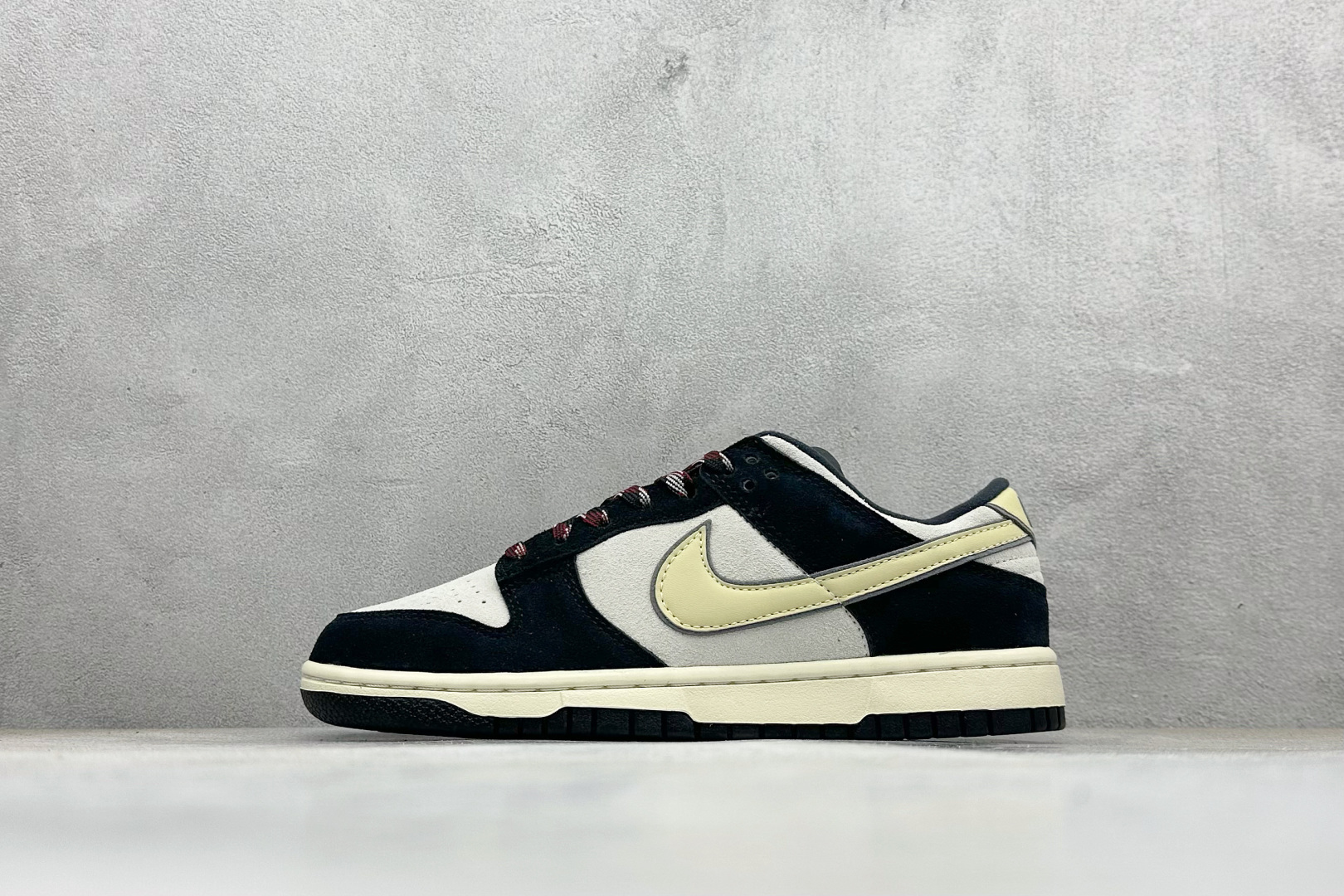220 Nike SB Dunk Low 低帮板鞋 CD2563-006