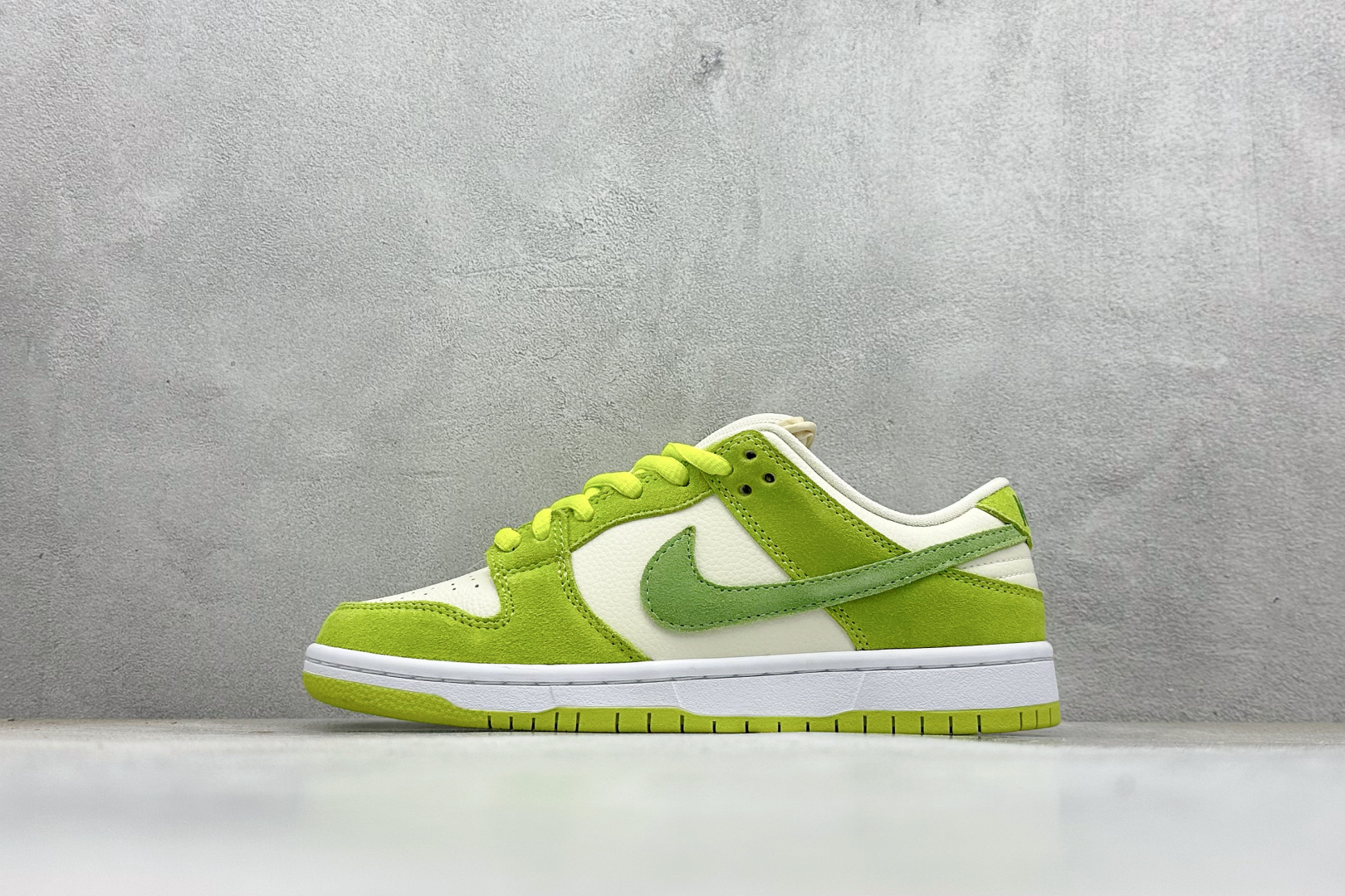 220 Nike SB Dunk Low 低帮板鞋 DX5549-400