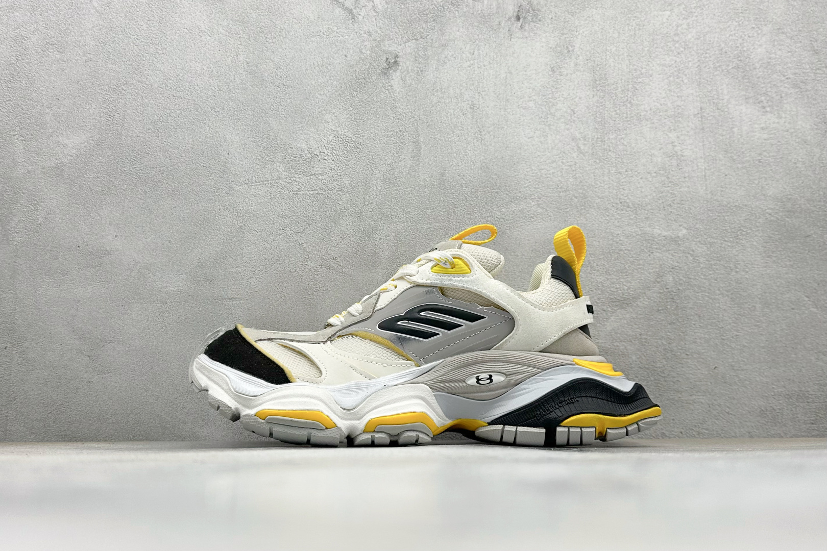 福利特价Balenciaga巴黎世家 CARGO 圆头系带 低帮生活休闲鞋 巴黎十一代 采用超细纤维和网