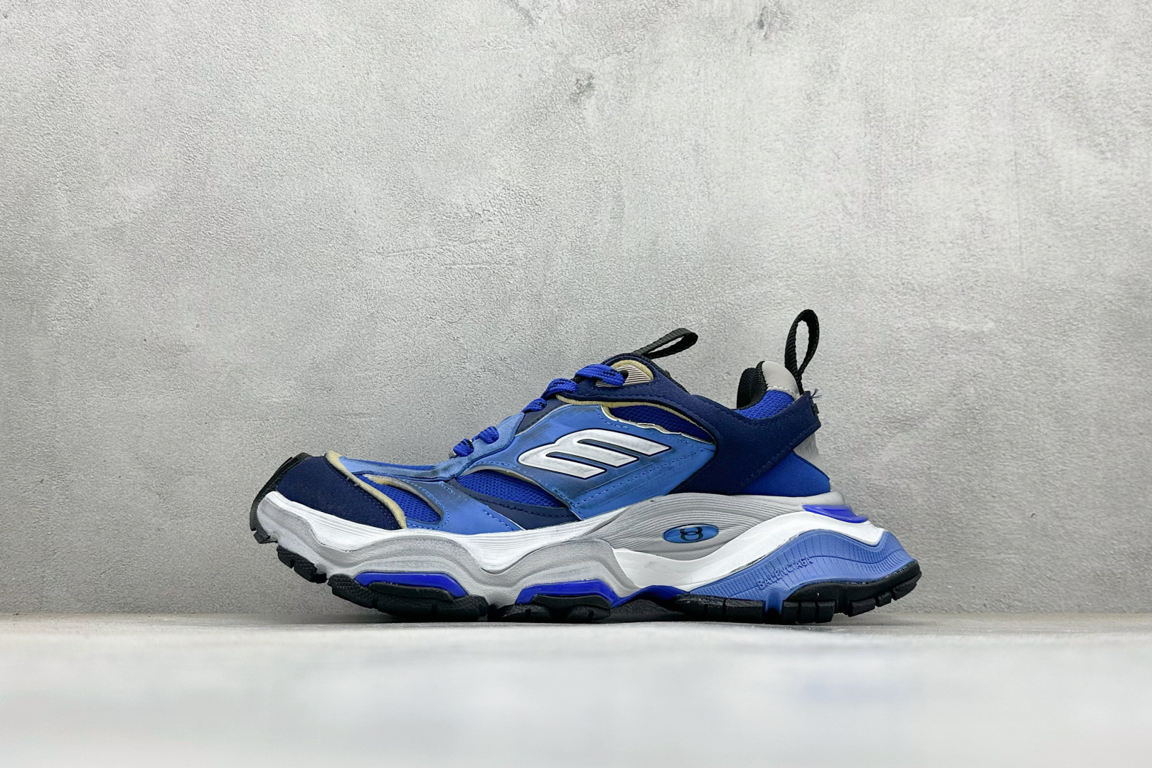 福利特价Balenciaga巴黎世家 CARGO 圆头系带 低帮生活休闲鞋 巴黎十一代 采用超细纤维和网