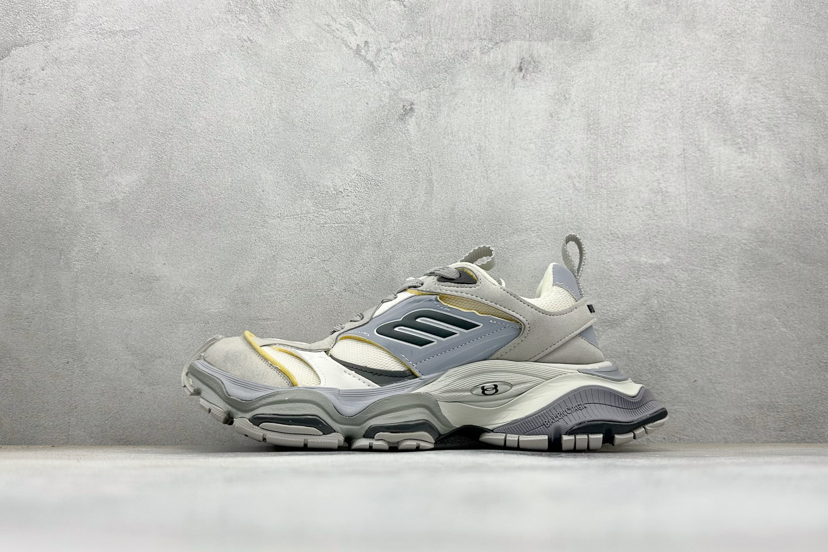 福利特价Balenciaga巴黎世家 CARGO 圆头系带 低帮生活休闲鞋 巴黎十一代 采用超细纤维和网