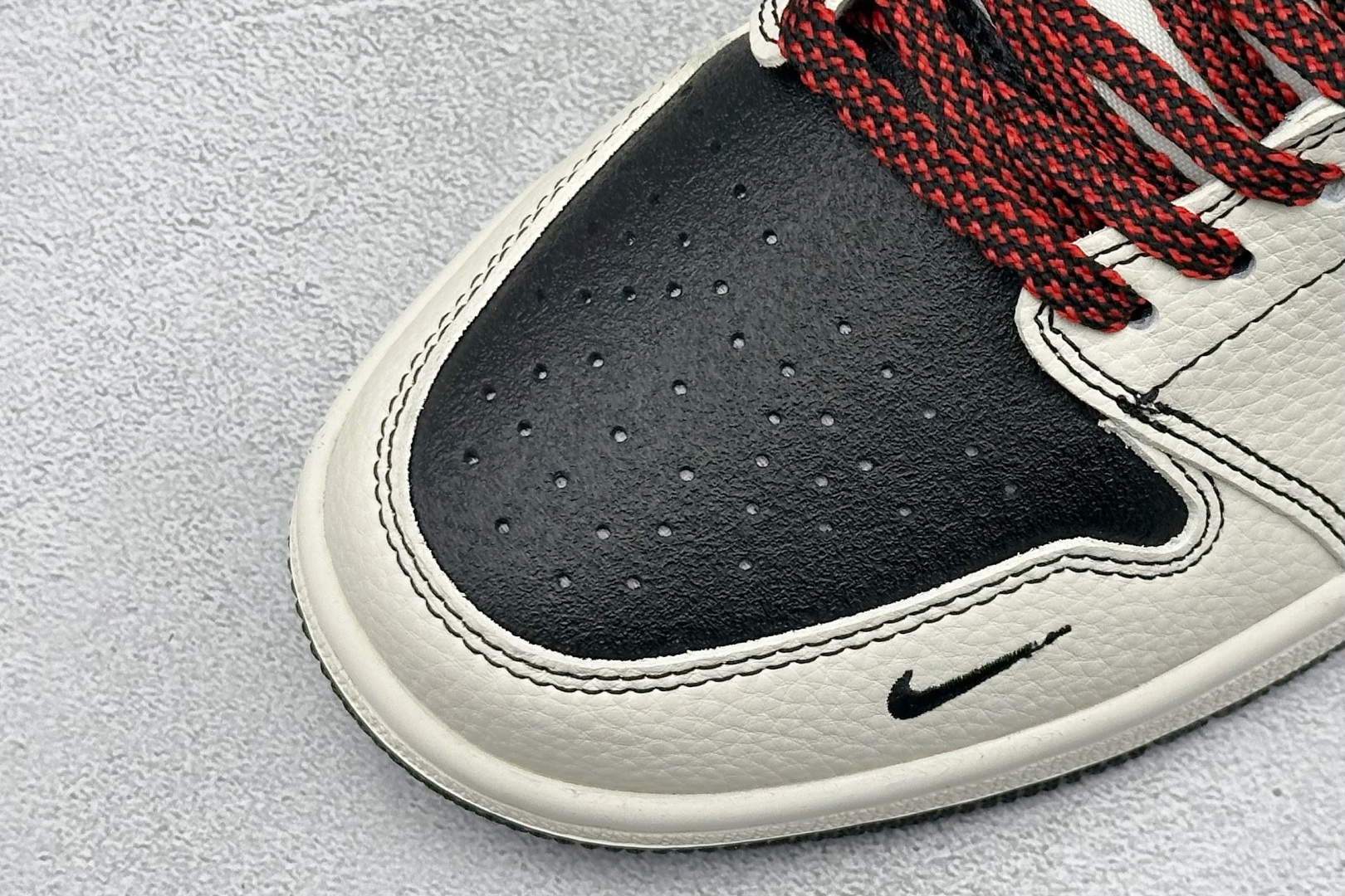 280 XC版Nike Jordan Air Jordan 1“斯图西联名——米白黑红勾” 高端定制 低帮 复古 减震 防滑 耐磨 篮球鞋 QG1988-013