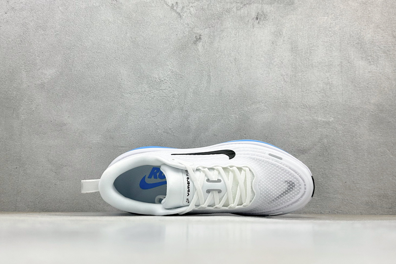 220 Nike VOMERO PLUS 舒适减震防滑 低帮跑步鞋 全掌ReactX泡绵中底 HV8150-103