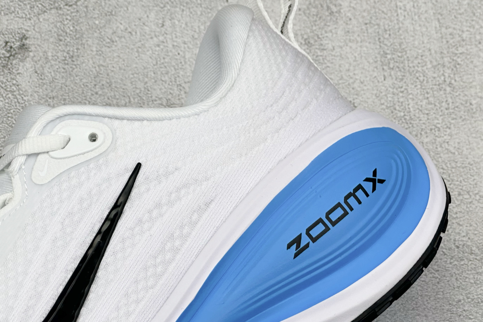 220 Nike VOMERO PLUS 舒适减震防滑 低帮跑步鞋 全掌ReactX泡绵中底 HV8150-103