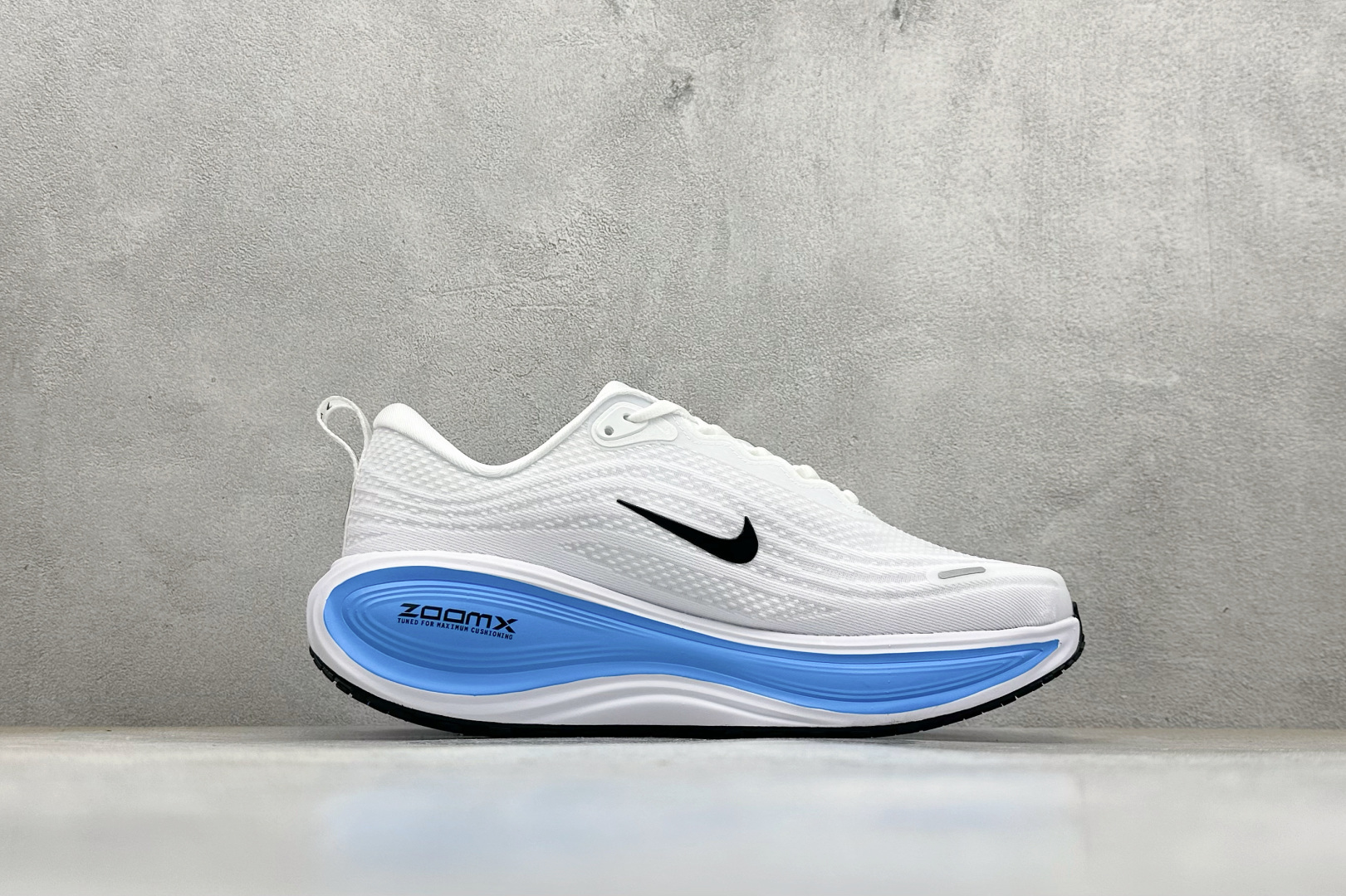 220 Nike VOMERO PLUS 舒适减震防滑 低帮跑步鞋 全掌ReactX泡绵中底 HV8150-103