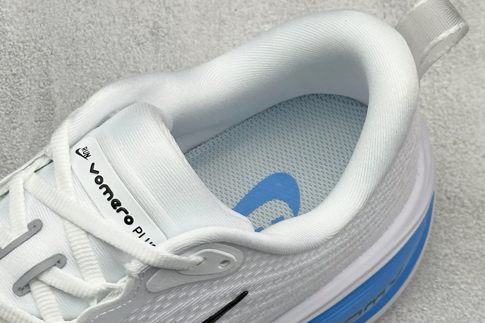 220 Nike VOMERO PLUS 舒适减震防滑 低帮跑步鞋 全掌ReactX泡绵中底 HV8150-103