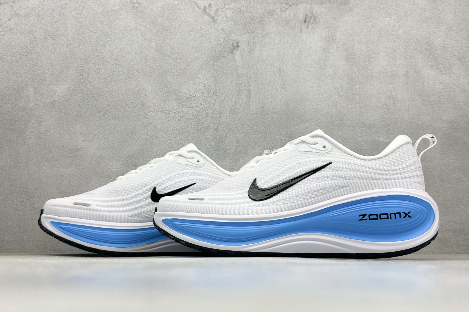 220 Nike VOMERO PLUS 舒适减震防滑 低帮跑步鞋 全掌ReactX泡绵中底 HV8150-103