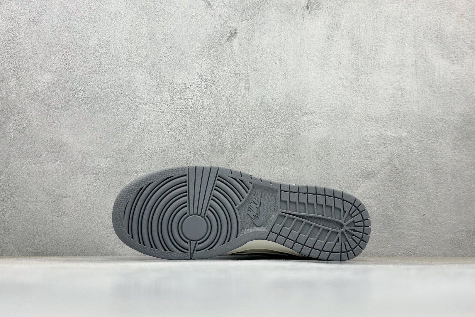 260 Nike SB Dunk Low 斯图西联名 黑白熊猫 周年高端定制 低帮休闲板鞋 DN3168-003