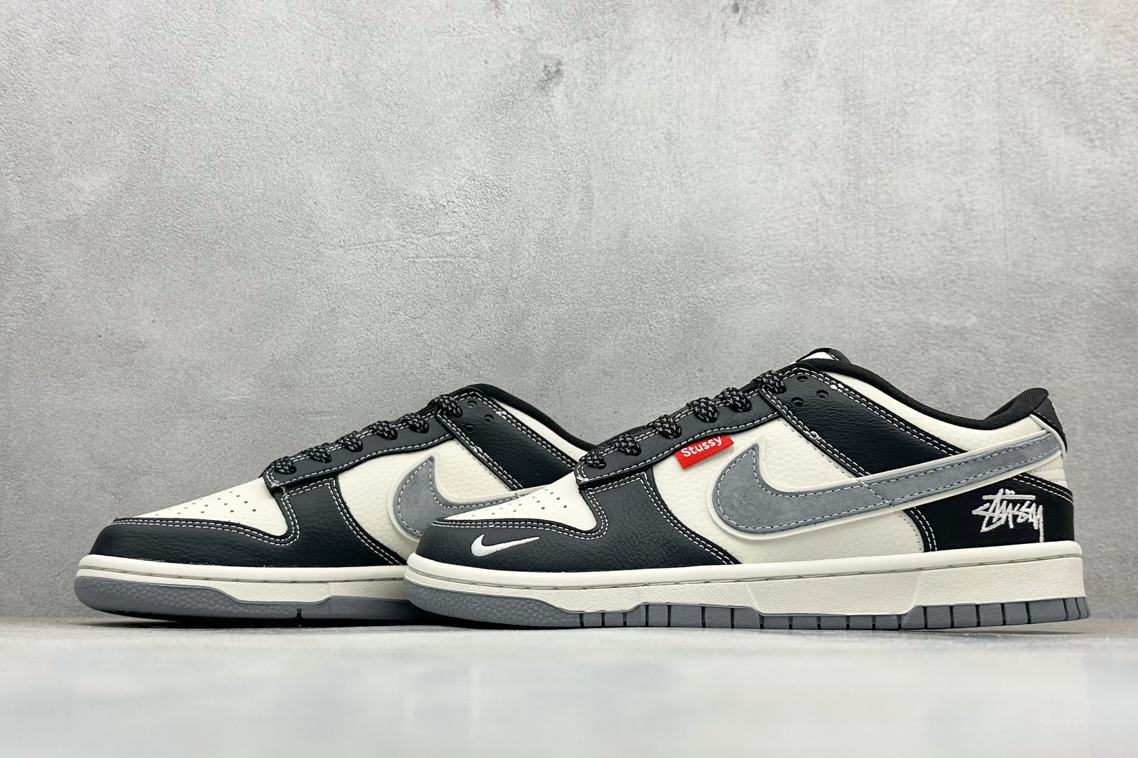 260 Nike SB Dunk Low 斯图西联名 黑白熊猫 周年高端定制 低帮休闲板鞋 DN3168-003