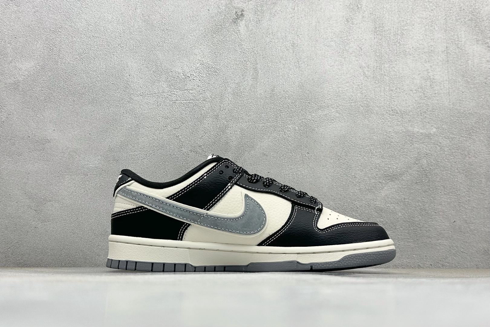260 Nike SB Dunk Low 斯图西联名 黑白熊猫 周年高端定制 低帮休闲板鞋 DN3168-003