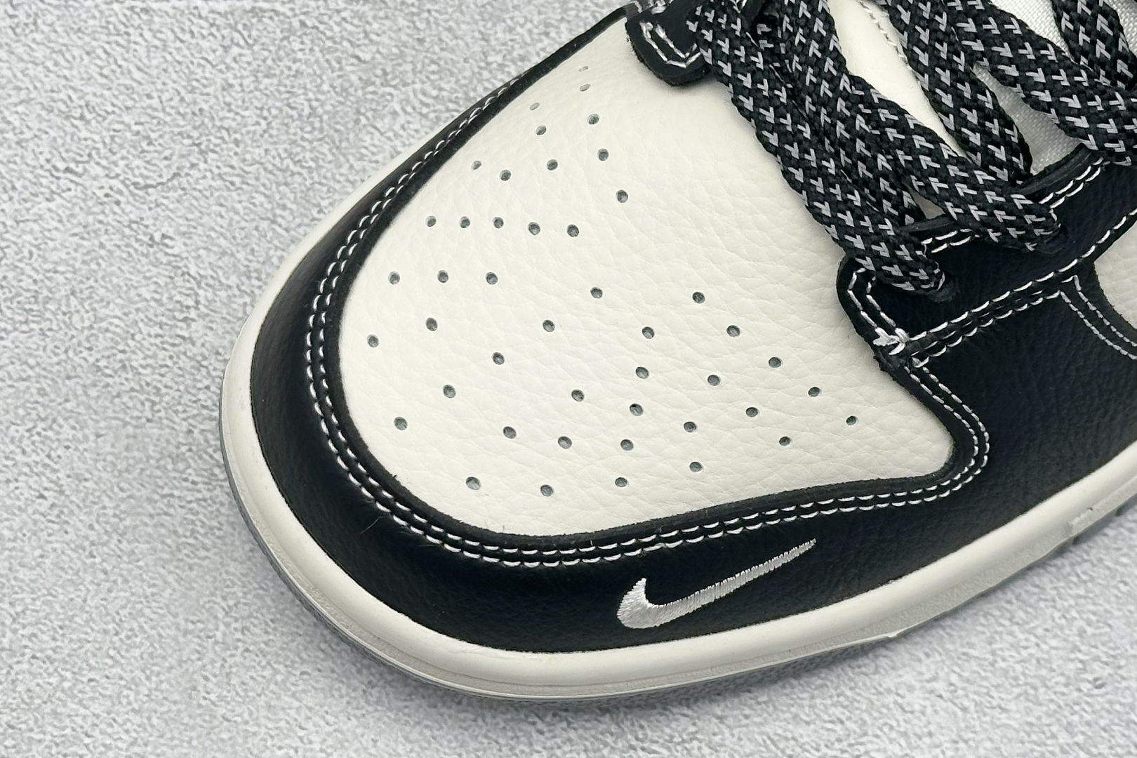 260 Nike SB Dunk Low 斯图西联名 黑白熊猫 周年高端定制 低帮休闲板鞋 DN3168-003