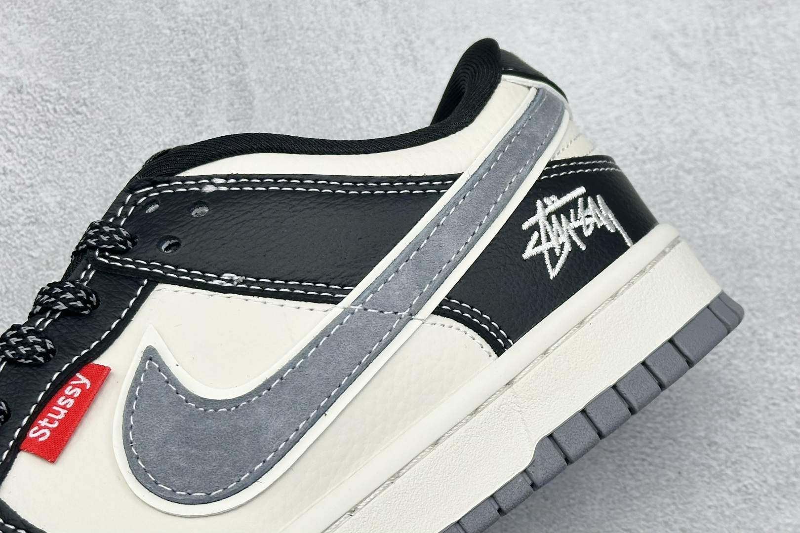 260 Nike SB Dunk Low 斯图西联名 黑白熊猫 周年高端定制 低帮休闲板鞋 DN3168-003