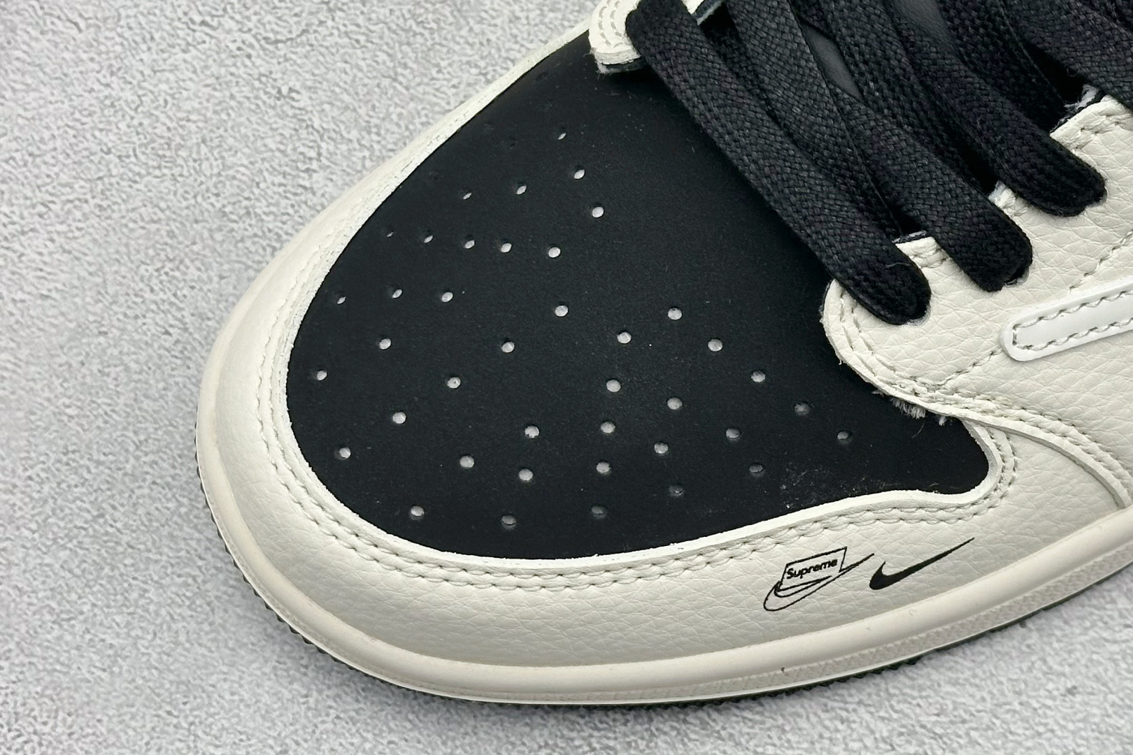 280 Travis Scott x Fragment Design x Jordan Air Jordan 1 Low SP “闪电联名------米白黑” 高端定制 倒钩三方联名低帮篮球鞋 XD0798-311