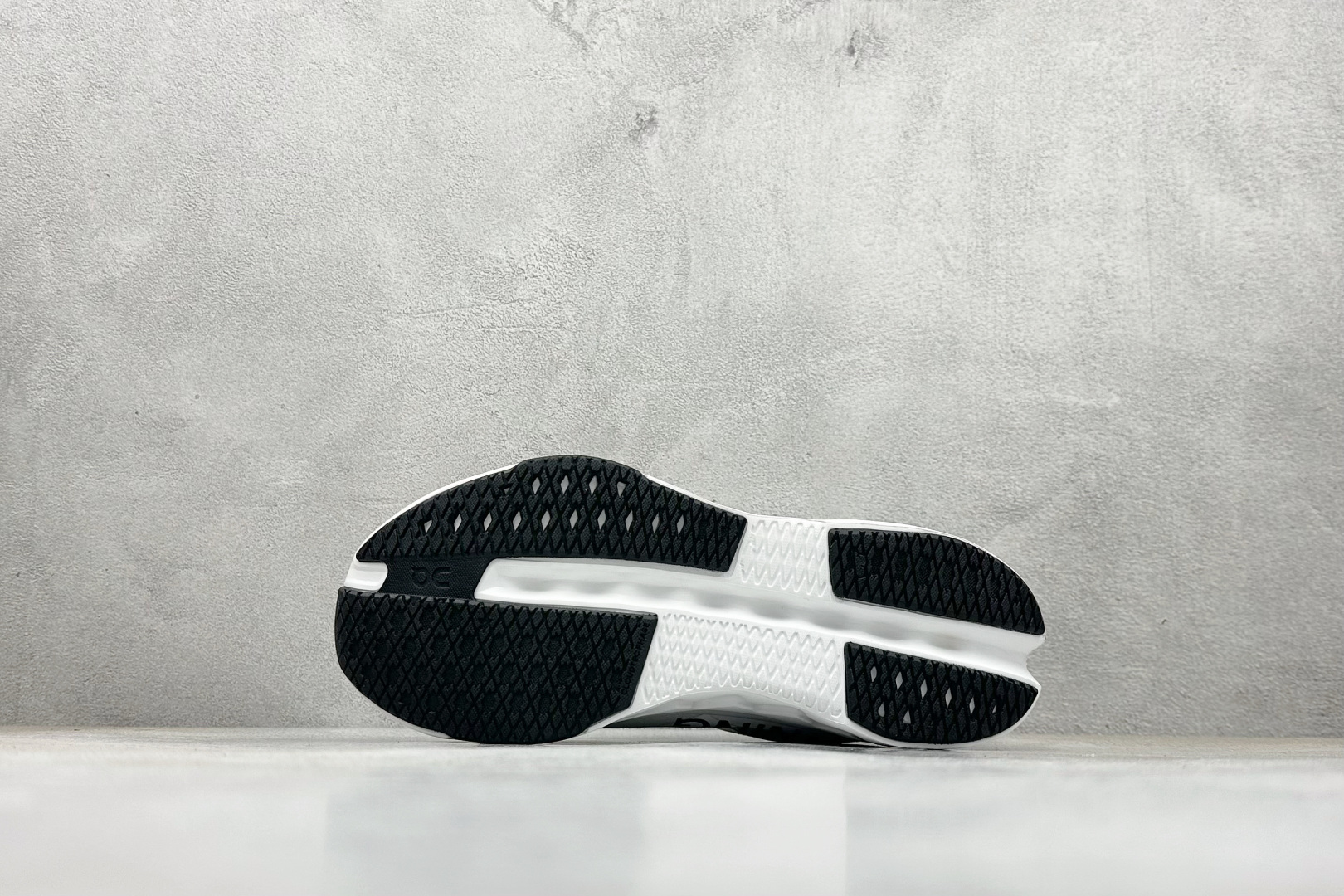 180 On昂跑 Cloudsurfer Next 舒适百搭防滑耐磨低帮休闲跑步鞋 3WE3002