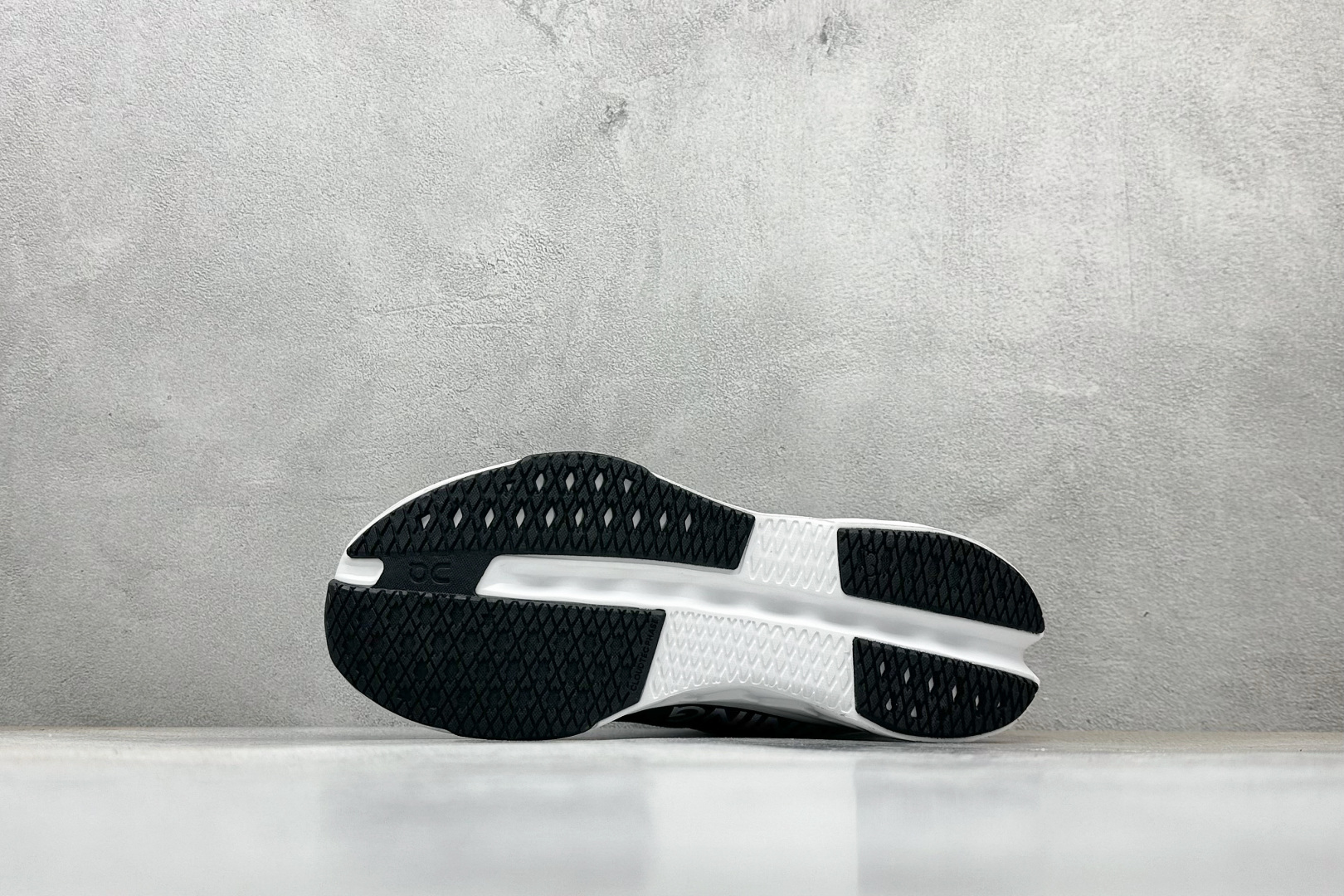 180 On昂跑 Cloudsurfer Next 舒适百搭防滑耐磨低帮休闲跑步鞋 3ME3002