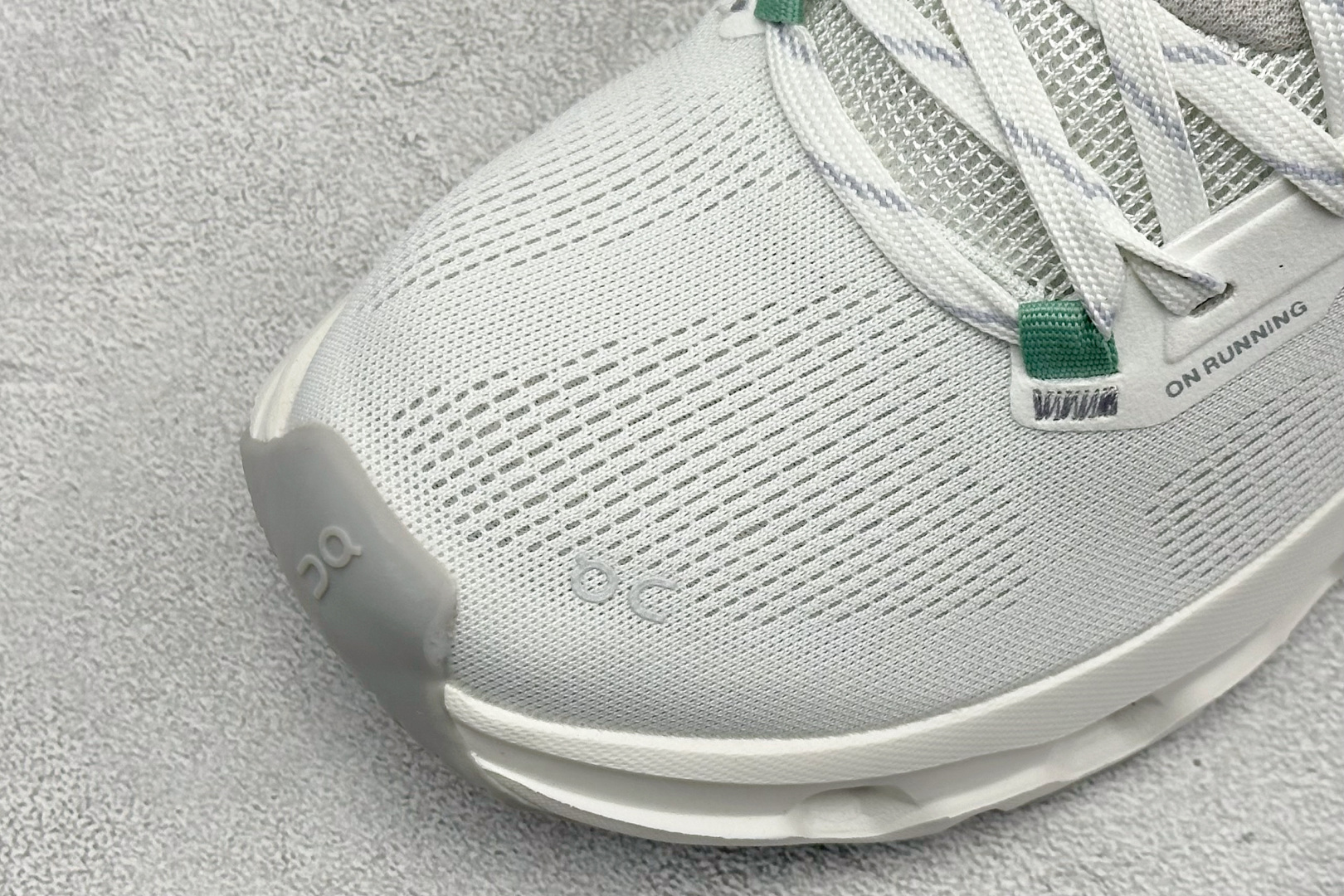 200 On 昂跑 Cloudtilt 5 舒适轻盈低帮跑步鞋 3ME3004