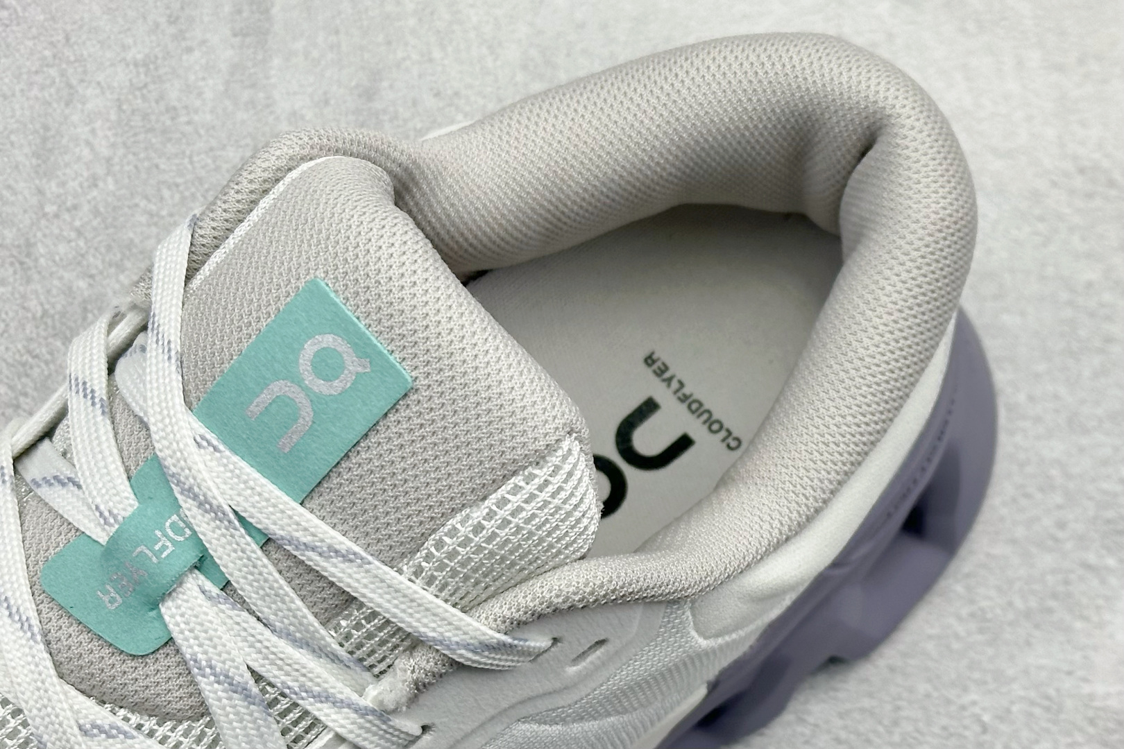 200 On 昂跑 Cloudtilt 5 舒适轻盈低帮跑步鞋 3ME3004