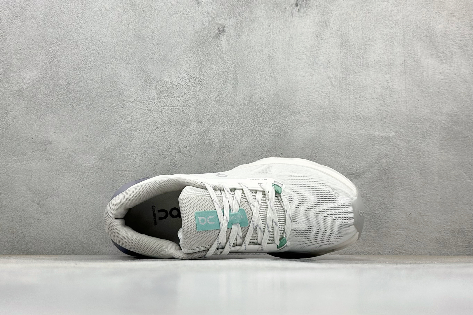 200 On 昂跑 Cloudtilt 5 舒适轻盈低帮跑步鞋 3ME3004