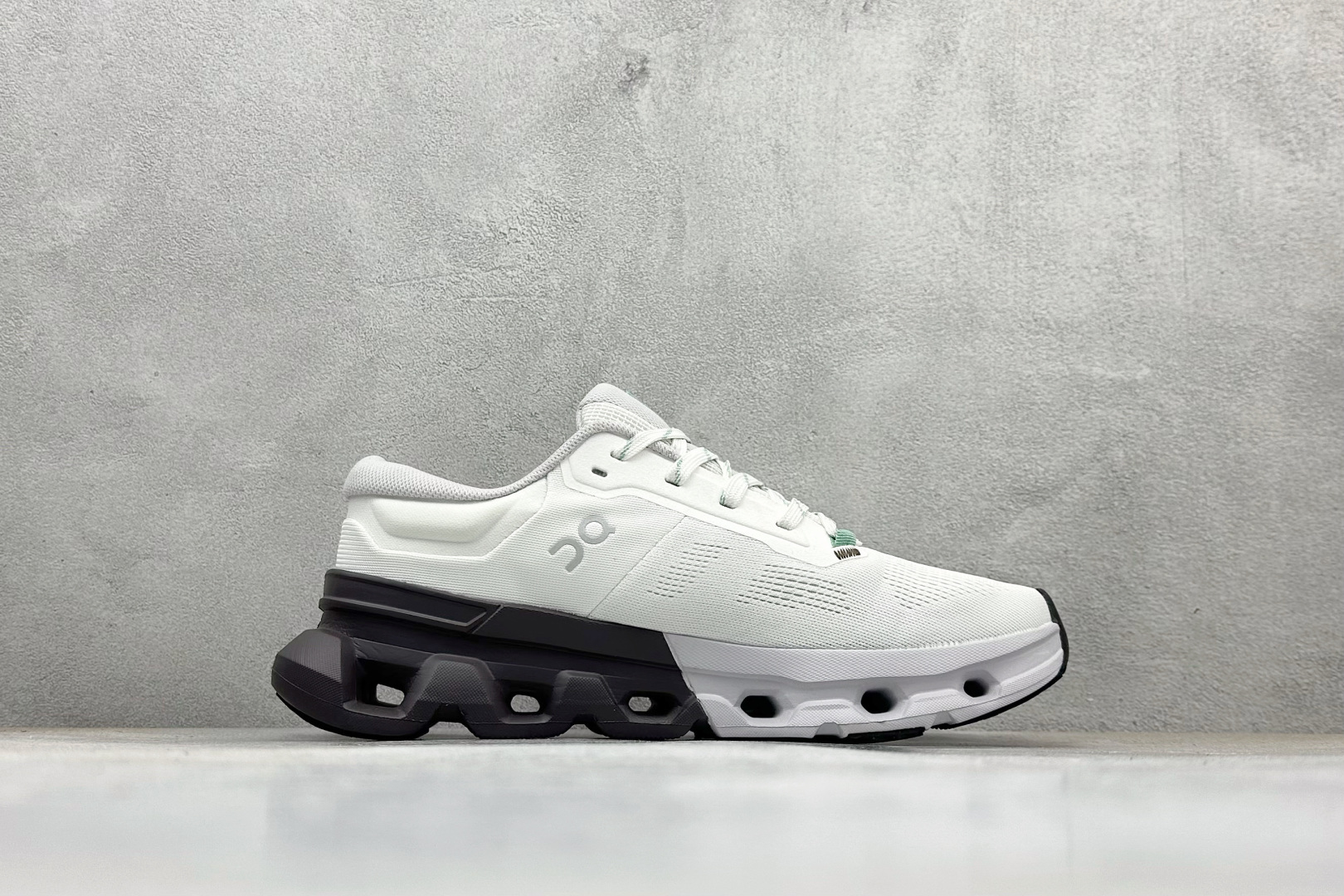 200 On 昂跑 Cloudtilt 5 舒适轻盈低帮跑步鞋 3ME3001