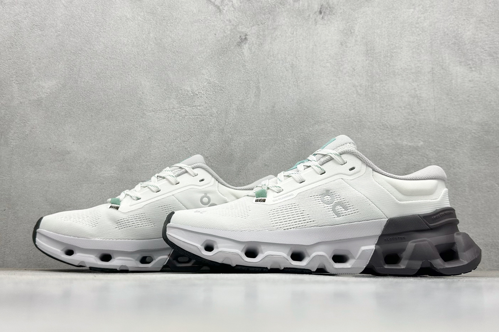 200 On 昂跑 Cloudtilt 5 舒适轻盈低帮跑步鞋 3ME3001