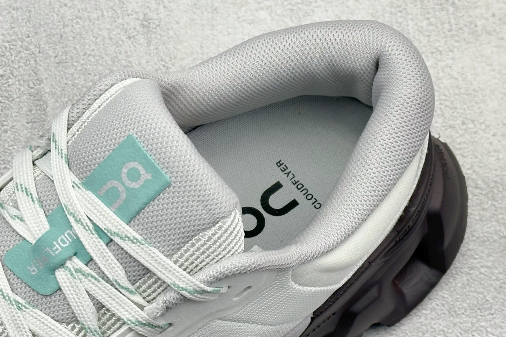 200 On 昂跑 Cloudtilt 5 舒适轻盈低帮跑步鞋 3ME3001