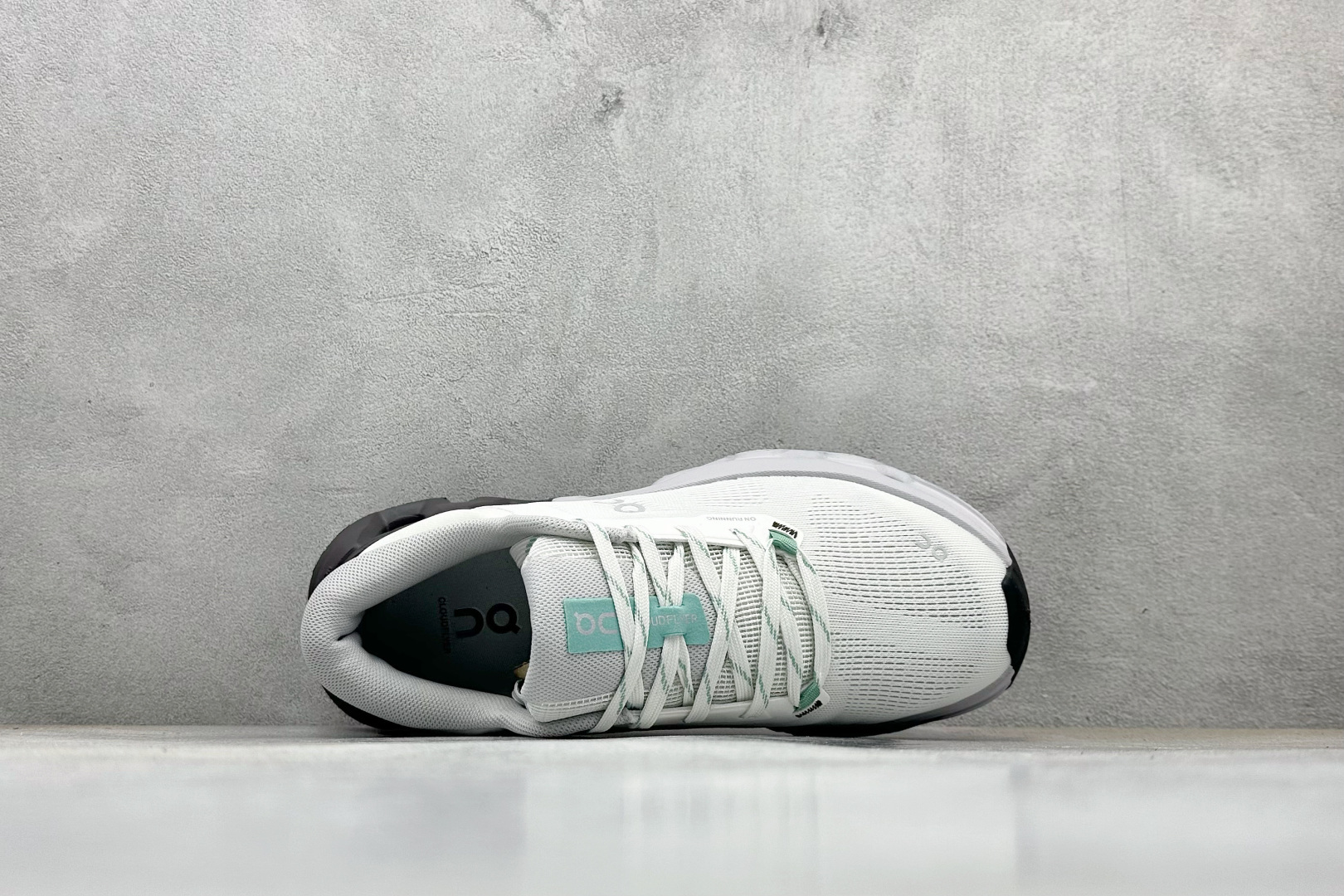 200 On 昂跑 Cloudtilt 5 舒适轻盈低帮跑步鞋 3ME3001