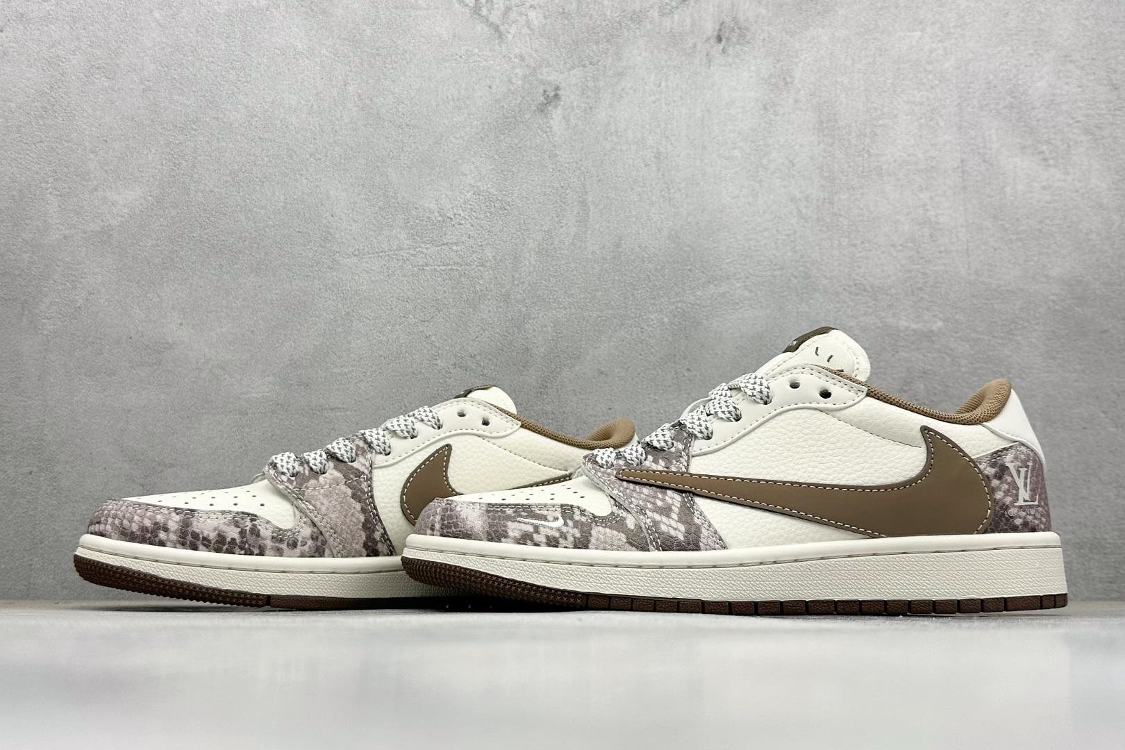 280 XC版Travis Scott x Fragment Design x Jordan Air Jordan 1 Low SP “LV联名——棕蟒纹” XS7089-618