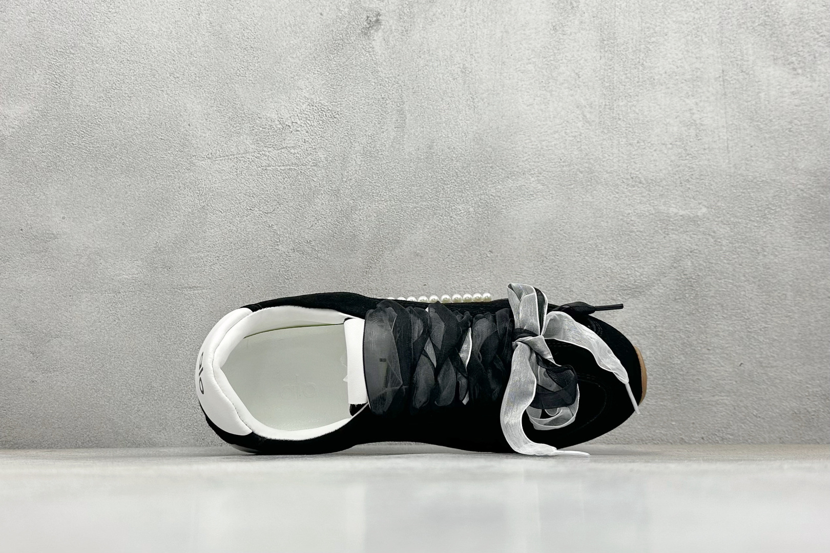 240 Alo Yoga Sunset Sneaker 徳训生活休闲鞋 A0891U