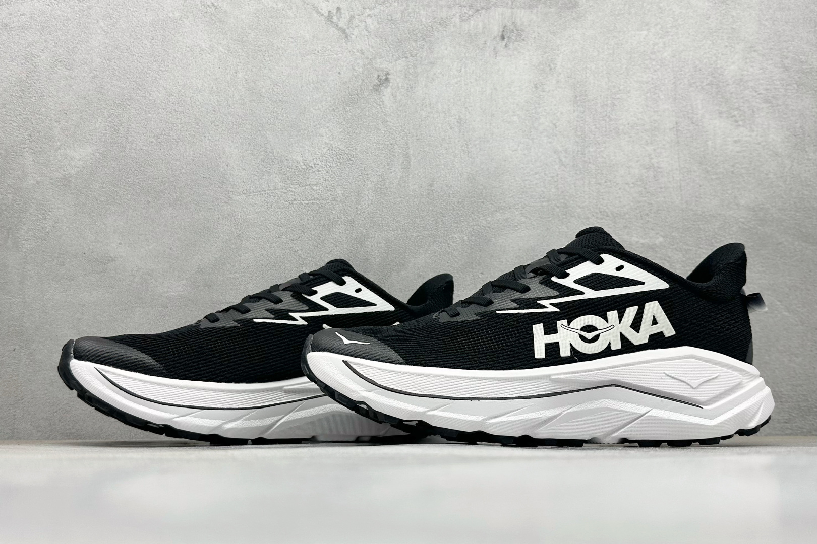 180 HOKA ONE ONE Challenger 8 织物减震防滑耐磨透气 低帮跑步鞋 1168716/BWHT