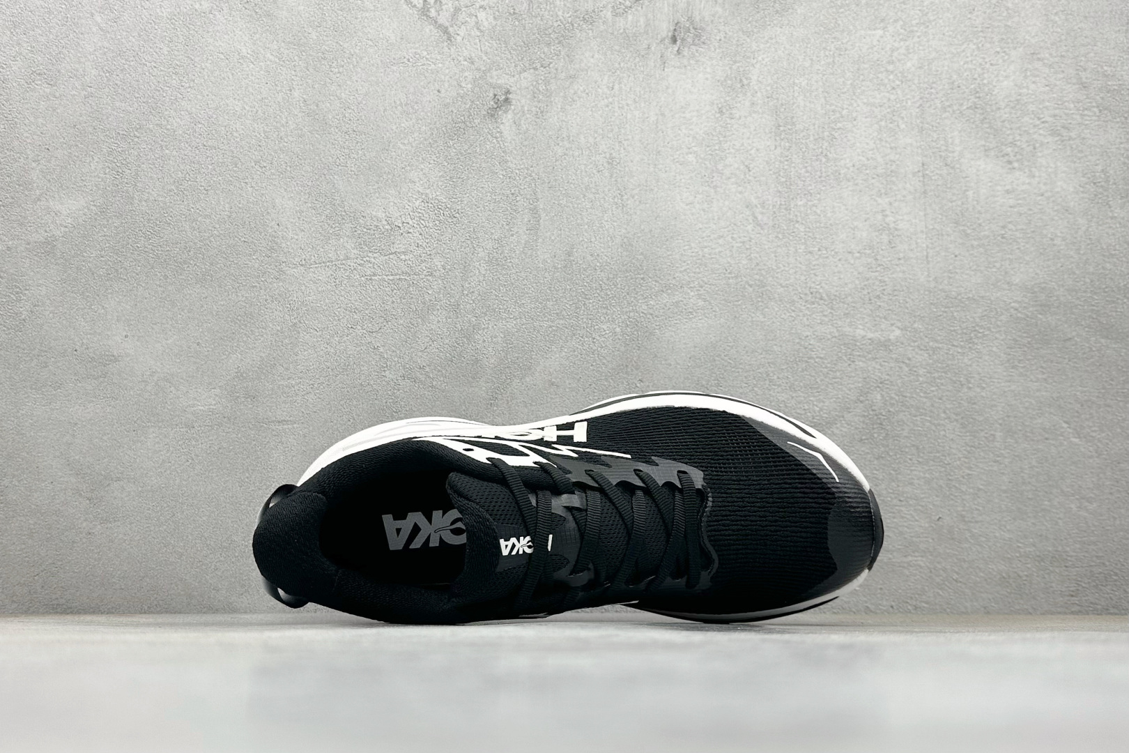 180 HOKA ONE ONE Challenger 8 织物减震防滑耐磨透气 低帮跑步鞋 1168716/BWHT