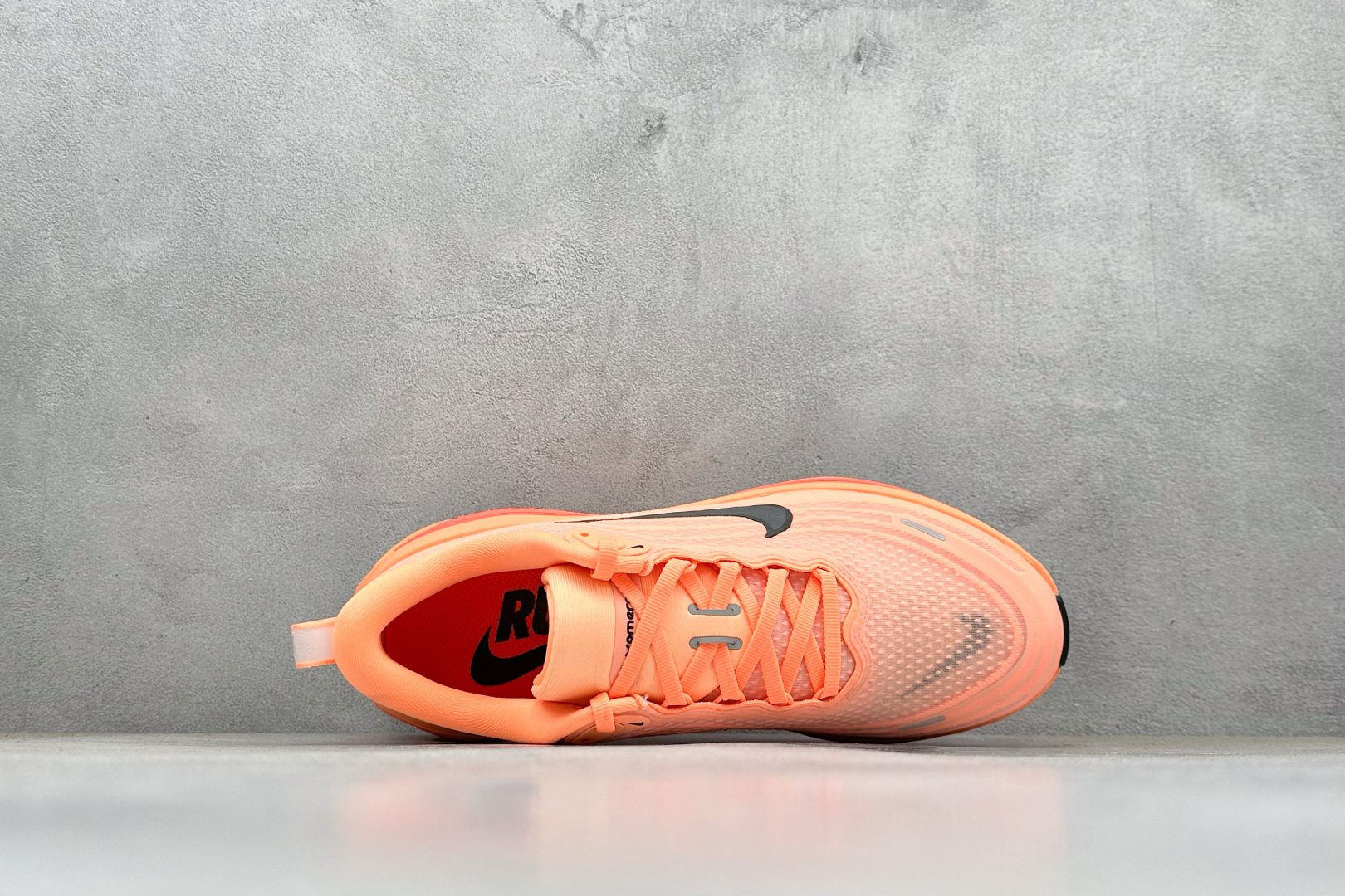 180 Nike Air Zoom Vomero Plus HV8150-801