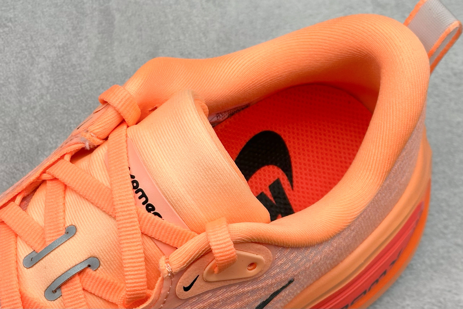 180 Nike Air Zoom Vomero Plus HV8150-801