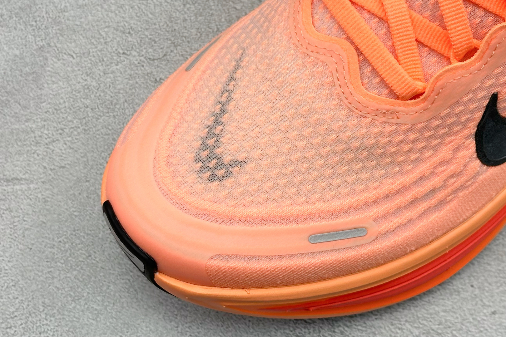 180 Nike Air Zoom Vomero Plus HV8150-801