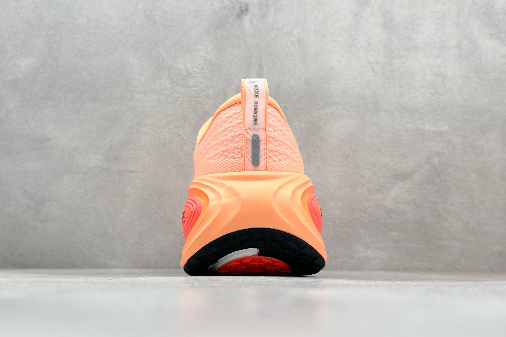 180 Nike Air Zoom Vomero Plus HV8150-801