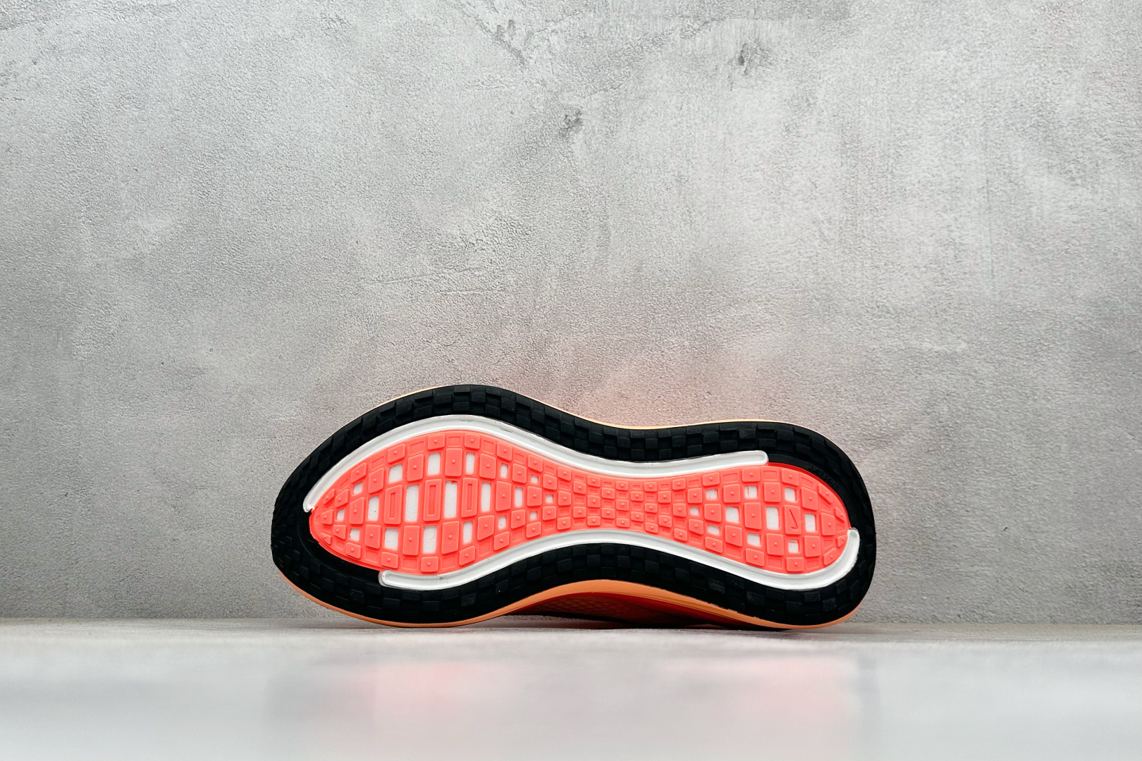 180 Nike Air Zoom Vomero Plus HV8150-801