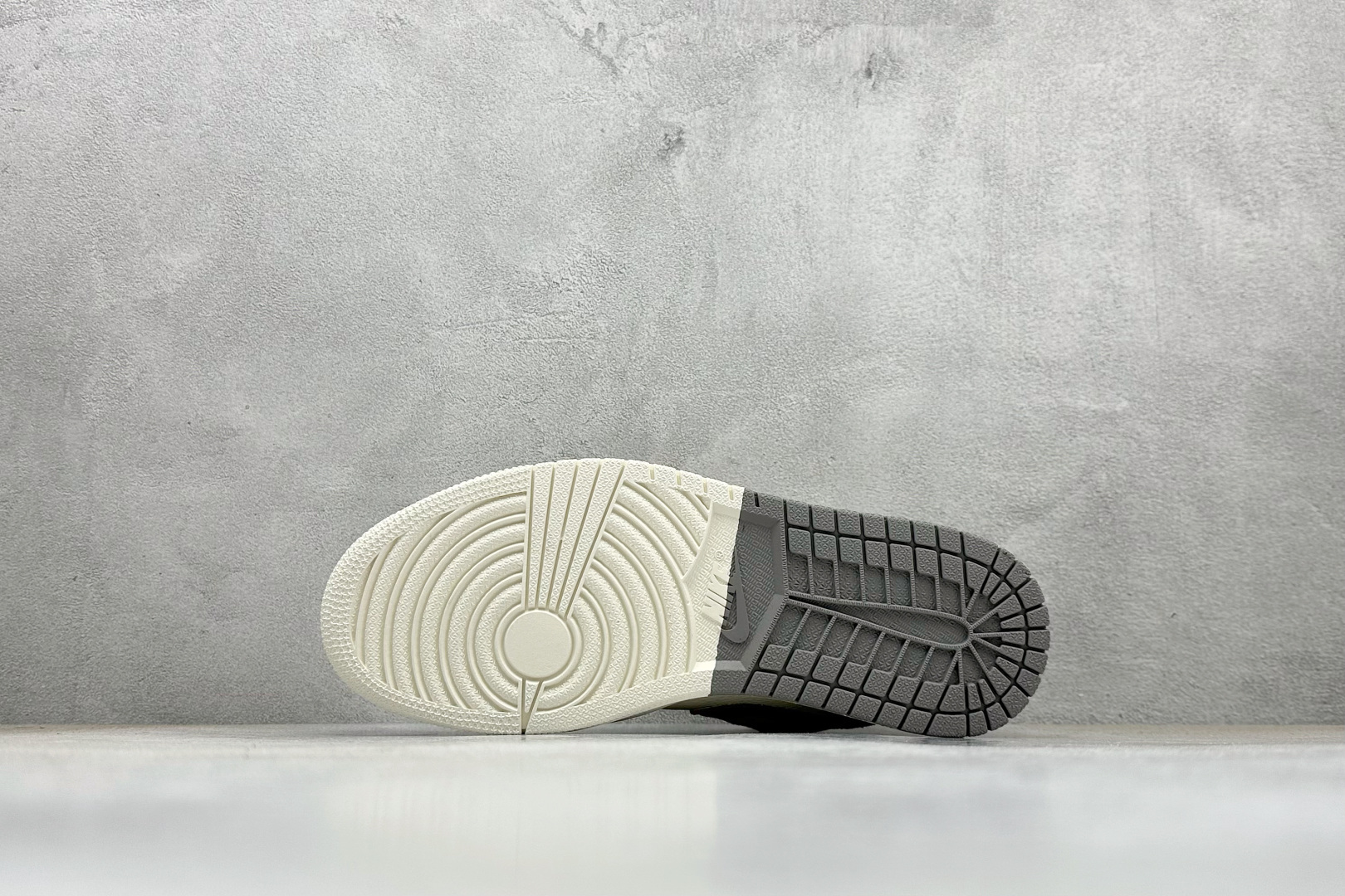 280 Air Jordan 1 Low AJ1 乔1 “纪梵希联名---米白灰”高端定制 低帮复古篮球鞋 LD8888-008