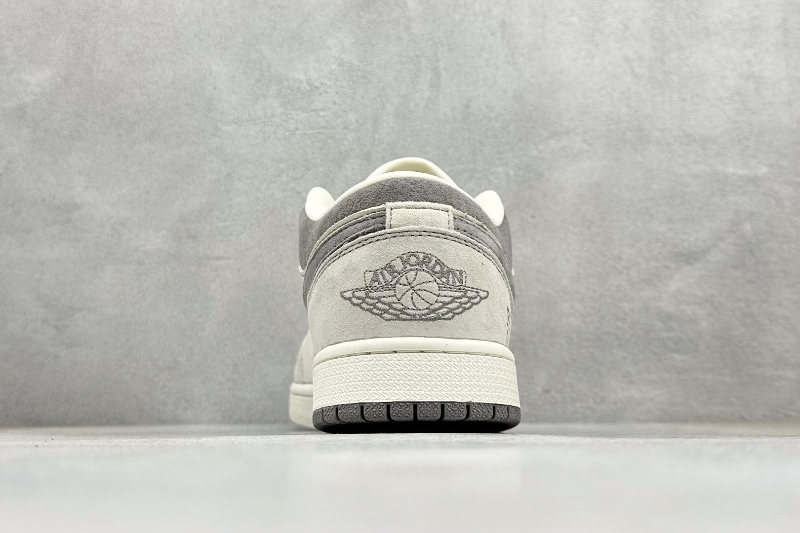 280 Air Jordan 1 Low AJ1 乔1 “纪梵希联名---米白灰”高端定制 低帮复古篮球鞋 LD8888-008