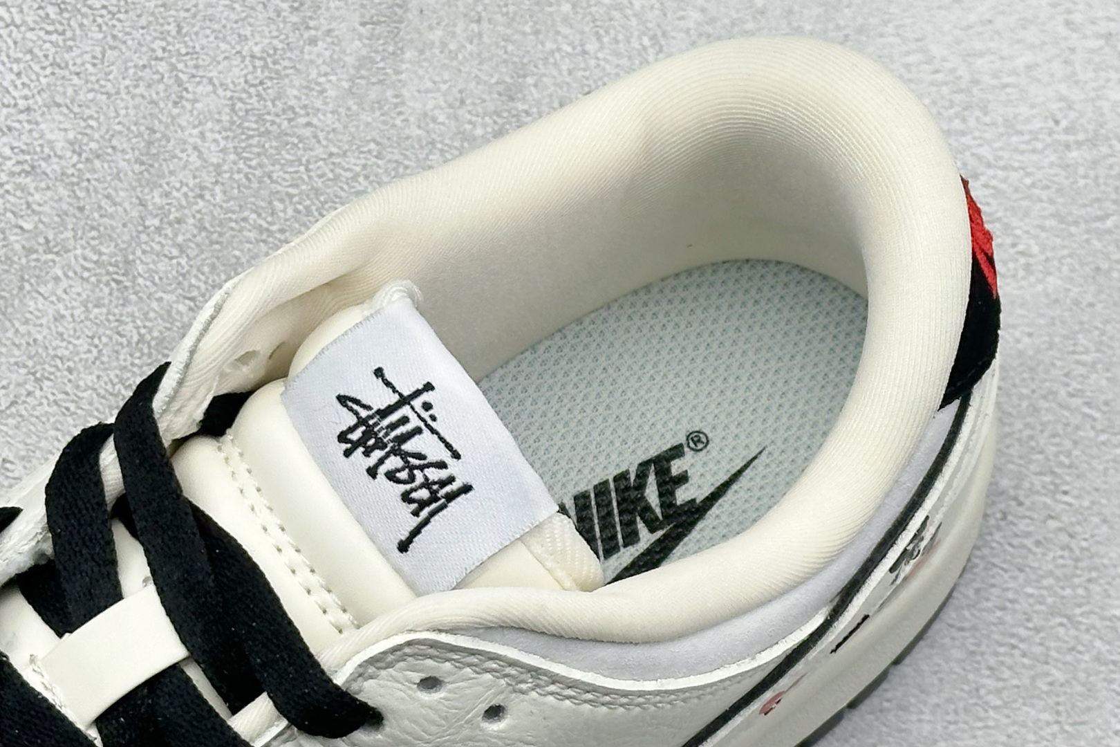 280 Nike SB Dunk Low“斯图西联名——白黑红” 高端定制 低帮休闲板鞋 YF9511-913-Chinese UA Cheap High Quatity Brand Clothes Bags handbags Sneakers wholesale wholesaler seller from China Factory suppliers Fashion Clothing Shoes best Quality Beautiful Price 280 Nike SB Dunk Low“斯图西联名——白黑红” 高端定制 低帮休闲板鞋 YF9511-913