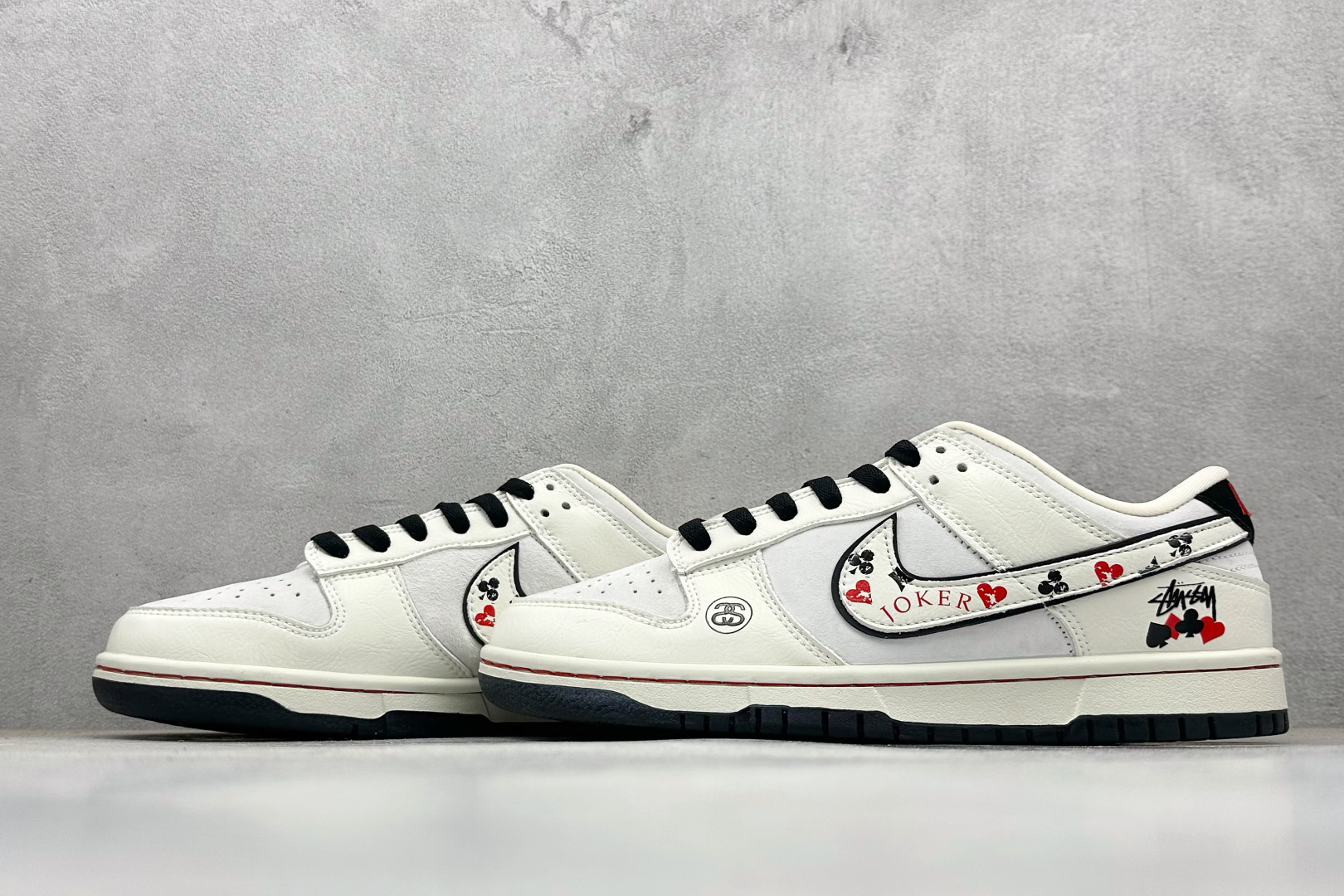 280 Nike SB Dunk Low“斯图西联名——白黑红” 高端定制 低帮休闲板鞋 YF9511-913-Chinese UA Cheap High Quatity Brand Clothes Bags handbags Sneakers wholesale wholesaler seller from China Factory suppliers Fashion Clothing Shoes best Quality Beautiful Price 280 Nike SB Dunk Low“斯图西联名——白黑红” 高端定制 低帮休闲板鞋 YF9511-913