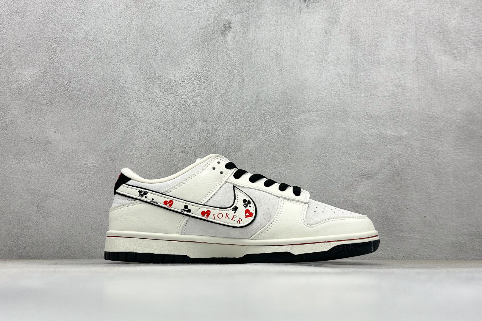 280 Nike SB Dunk Low“斯图西联名——白黑红” 高端定制 低帮休闲板鞋 YF9511-913-Chinese UA Cheap High Quatity Brand Clothes Bags handbags Sneakers wholesale wholesaler seller from China Factory suppliers Fashion Clothing Shoes best Quality Beautiful Price 280 Nike SB Dunk Low“斯图西联名——白黑红” 高端定制 低帮休闲板鞋 YF9511-913