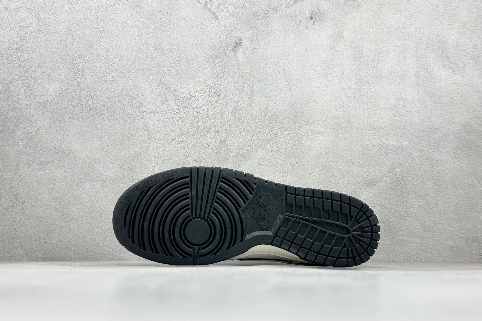 280 Nike SB Dunk Low“斯图西联名——白黑红” 高端定制 低帮休闲板鞋 YF9511-913-Chinese UA Cheap High Quatity Brand Clothes Bags handbags Sneakers wholesale wholesaler seller from China Factory suppliers Fashion Clothing Shoes best Quality Beautiful Price 280 Nike SB Dunk Low“斯图西联名——白黑红” 高端定制 低帮休闲板鞋 YF9511-913